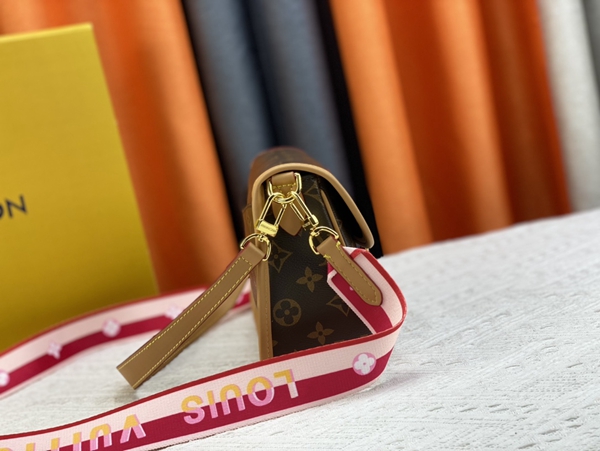 ルイヴィトンバッグ背面デザイン